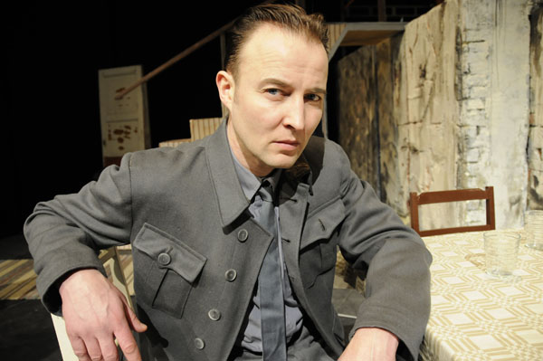 Näytelmästä Olga / 2009.